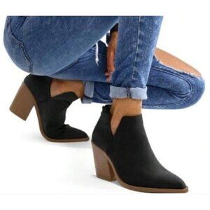 NIB Pointed Toe‎ 5.5 Black Suede Ankle Boots With Chunky Heel